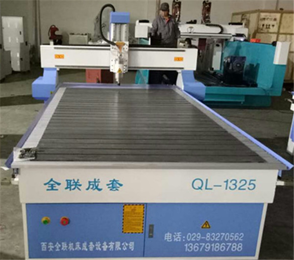 數控(kong)雕刻機